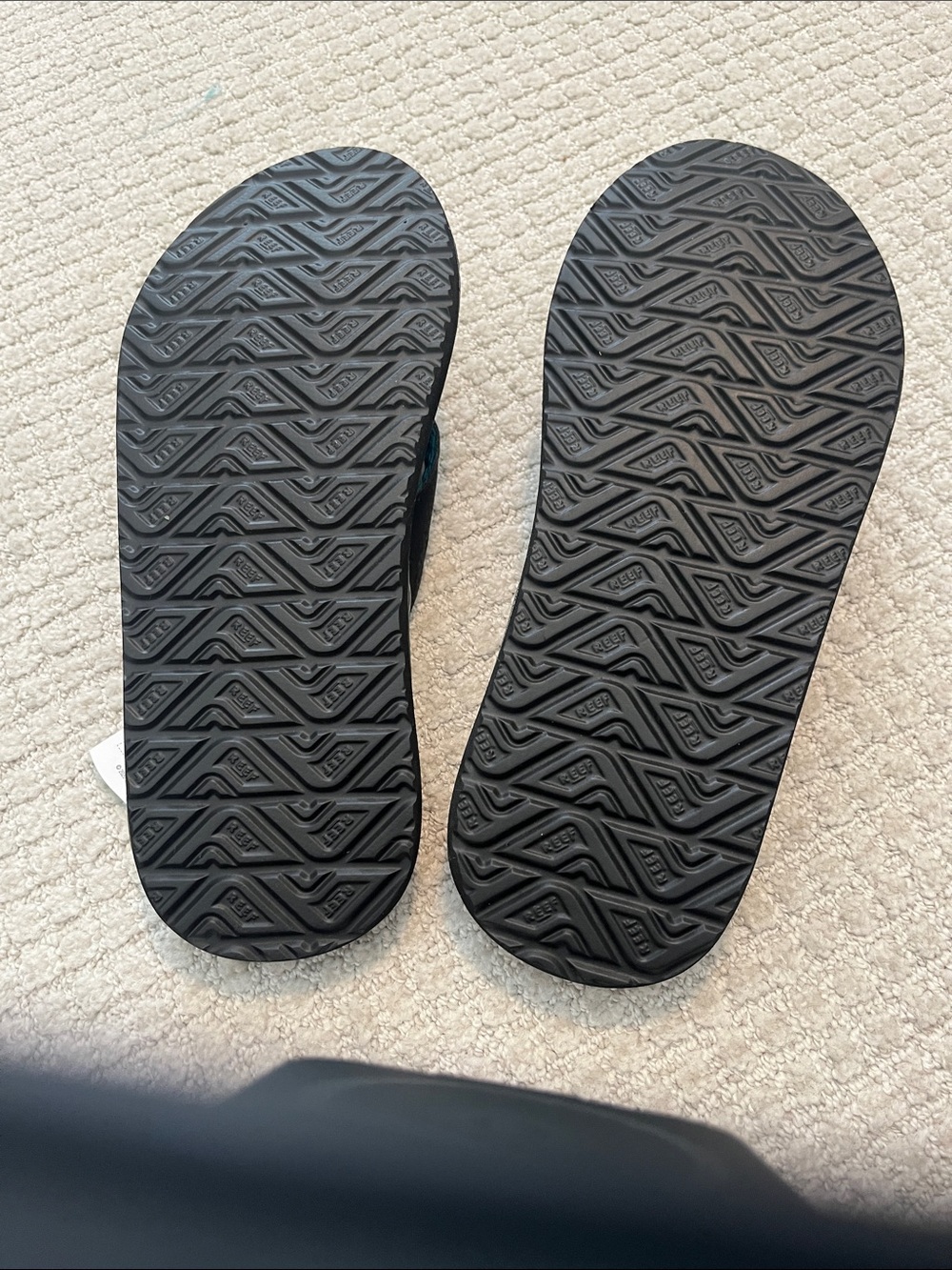 Reef Phantoms Flip Flops NWT Black & Gray with Teal Accents - Picture 2 of 5
